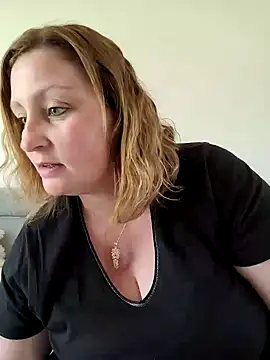 Snapshot of duotroublant chatting on 04/30/26, 02:01 duotroublant online show from 04/30/26, 02:01