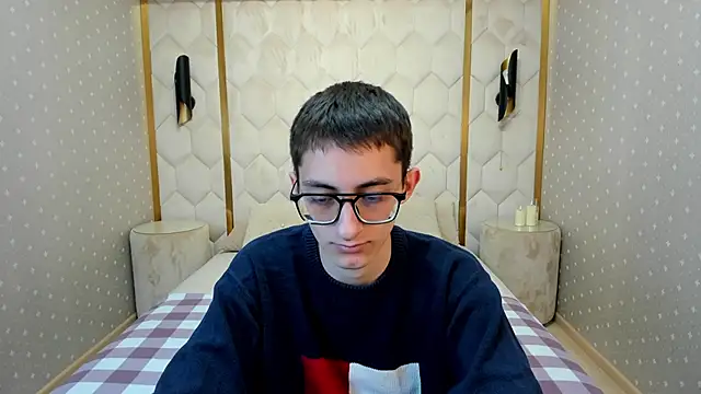 Snapshot of RonBevs chatting on 05/13/26, 07:33 RonBevs online show from 05/13/26, 07:33