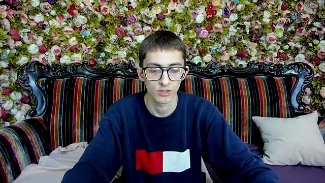 Snapshot of RonBevs chatting on 05/15/26, 08:49 RonBevs online show from 05/15/26, 08:49