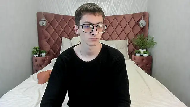 Snapshot of RonBevs chatting on 05/23/26, 07:51 RonBevs online show from 05/23/26, 07:51