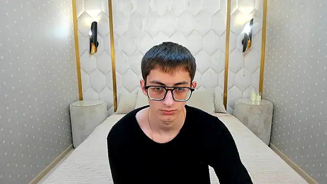 Snapshot of RonBevs chatting on 06/07/26, 07:39 RonBevs online show from 06/07/26, 07:39