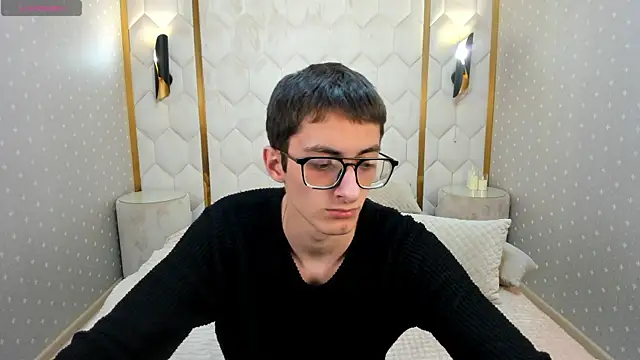 Snapshot of RonBevs chatting on 06/10/26, 08:19 RonBevs online show from 06/10/26, 08:19