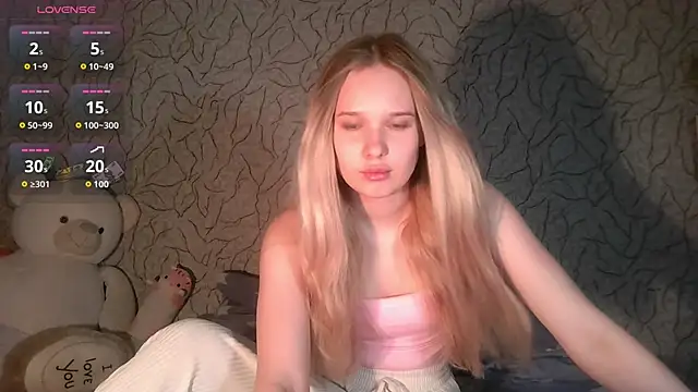 Snapshot of Alice_Pleasance chatting on 06/04/26, 03:29 Alice Pleasance online show from 06/04/26, 03:29