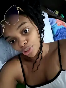 Snapshot of marialuiza2027 chatting on 05/18/26, 11:38 marialuiza2027 online show from 05/18/26, 11:38
