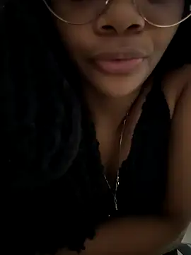 Snapshot of marialuiza2027 chatting on 07/17/26, 05:51 marialuiza2027 online show from 07/17/26, 05:51