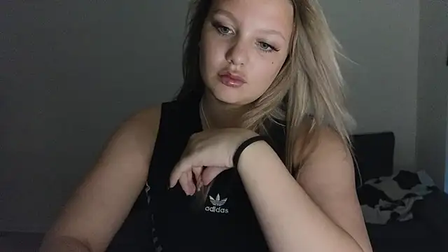 Snapshot of bettyloveu chatting on 07/28/26, 04:39 bettyloveu online show from 07/28/26, 04:39