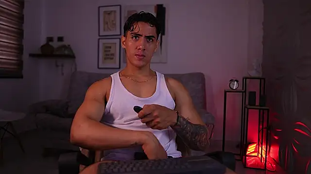 Tayler Cross  online show from 04/07/26, 01:11