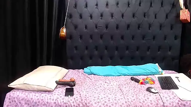 Dark Slim Thick online show from 06/10/26, 08:19