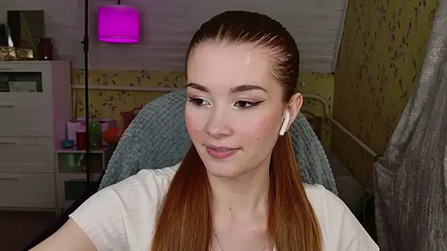Snapshot of Lunavira chatting on 05/16/26, 08:29 Lunavira online show from 05/16/26, 08:29
