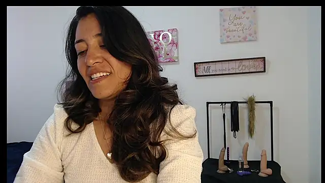 Snapshot of violeta_scott chatting on 05/05/26, 12:57 violeta scott online show from 05/05/26, 12:57
