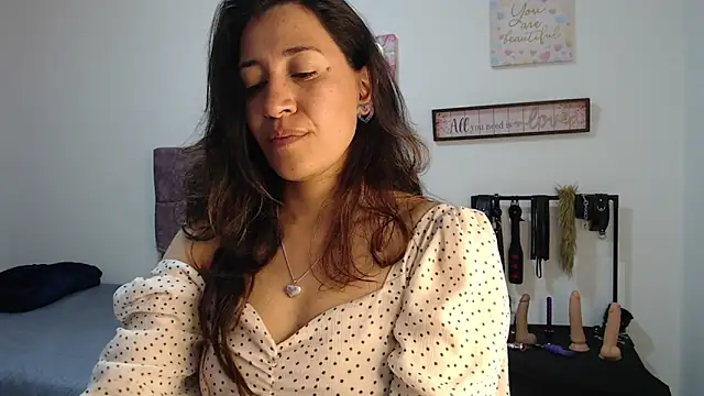 Snapshot of violeta_scott chatting on 06/03/26, 02:33 violeta scott online show from 06/03/26, 02:33