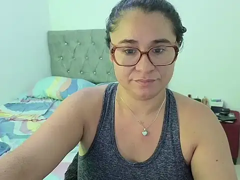 Snapshot of estrellajunior chatting on 05/29/26, 02:48 estrellajunior online show from 05/29/26, 02:48