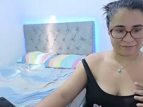 Snapshot of estrellajunior chatting on 06/12/26, 11:42 estrellajunior online show from 06/12/26, 11:42
