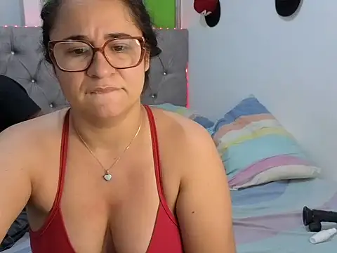 estrellajunior online show from 06/17/26, 02:14