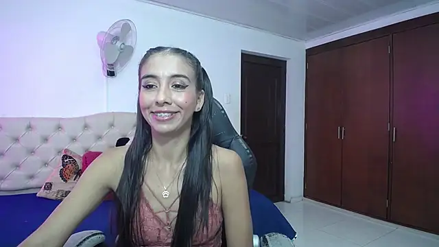 Snapshot of sandra_petite19 chatting on 06/07/26, 10:57 sandra petite19 online show from 06/07/26, 10:57