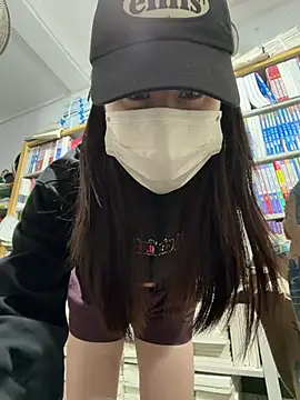 Snapshot of zhizhibaobei chatting on 04/12/26, 01:32 zhizhibaobei online show from 04/12/26, 01:32
