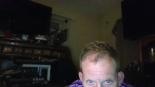 Snapshot of strokingjoe14585 chatting on 04/17/26, 07:55 strokingjoe14585 online show from 04/17/26, 07:55