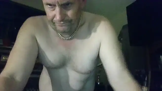 Snapshot of strokingjoe14585 chatting on 04/18/26, 09:57 strokingjoe14585 online show from 04/18/26, 09:57