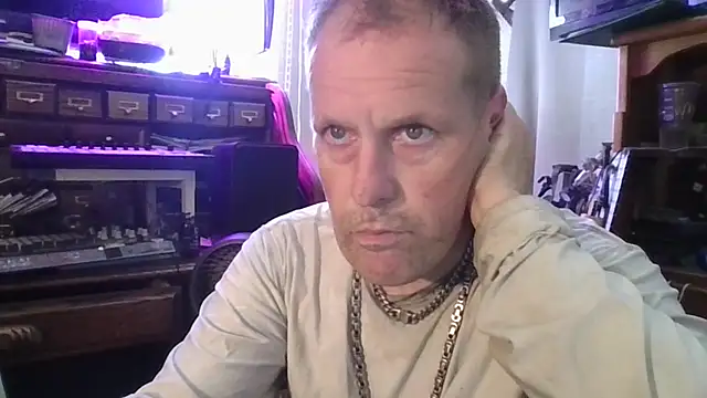 Snapshot of strokingjoe14585 chatting on 04/23/26, 06:54 strokingjoe14585 online show from 04/23/26, 06:54