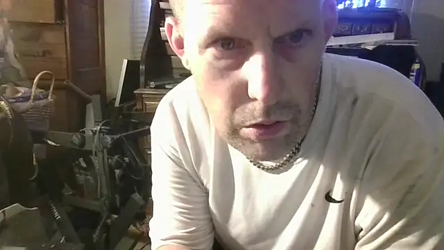 Snapshot of strokingjoe14585 chatting on 05/26/26, 11:34 strokingjoe14585 online show from 05/26/26, 11:34