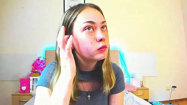 Snapshot of MelanieCuty chatting on 05/27/26, 05:26 MelanieCuty online show from 05/27/26, 05:26