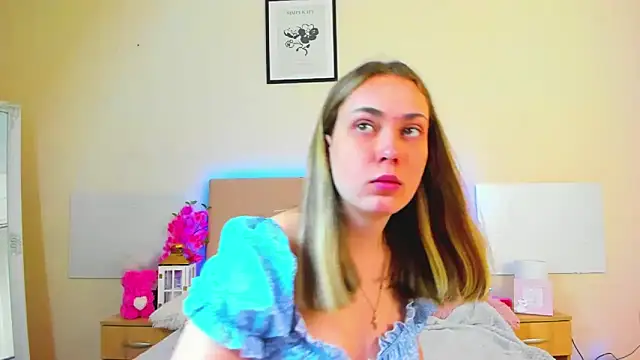 Snapshot of MelanieCuty chatting on 06/06/26, 05:23 MelanieCuty online show from 06/06/26, 05:23