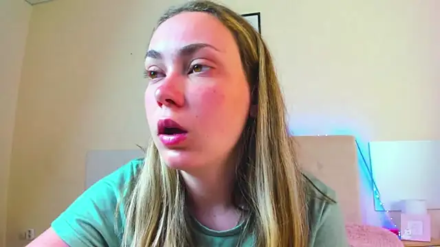 MelanieCuty online show from 06/15/26, 05:53