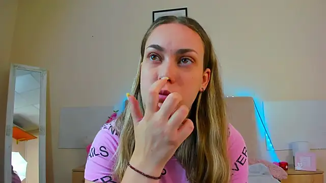 MelanieCuty online show from 07/09/26, 05:33