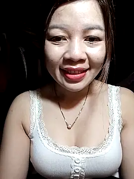 Snapshot of Yiyi102300 chatting on 04/05/26, 01:14 Yiyi102300 online show from 04/05/26, 01:14