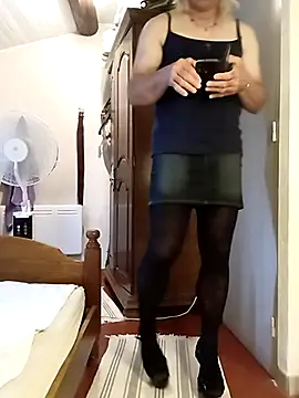 stephie83 online show from 06/04/26, 03:51
