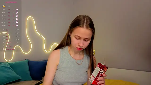 Snapshot of Emma_dream_ chatting on 06/14/26, 02:24 Emma dream online show from 06/14/26, 02:24