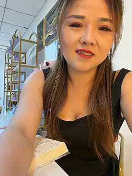 Snapshot of Xiaoxiao-y chatting on 06/28/26, 09:04 Xiaoxiao-y online show from 06/28/26, 09:04