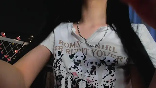 Snapshot of lizaa_breeze chatting on 06/06/26, 04:33 lizaa breeze online show from 06/06/26, 04:33