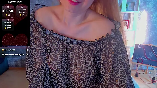 Snapshot of Shiny_Liss chatting on 06/11/26, 02:53 Shiny Liss online show from 06/11/26, 02:53