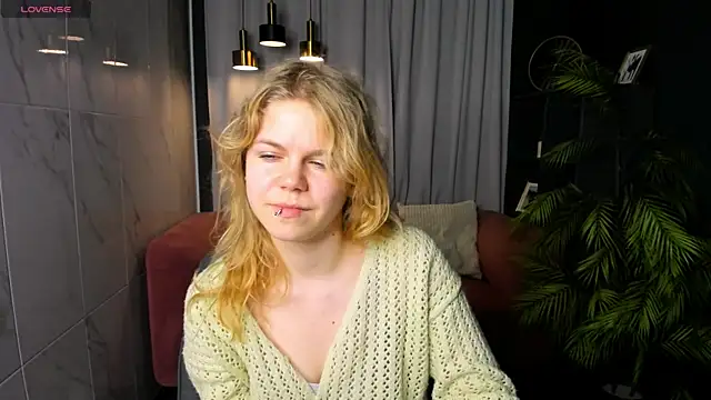 Snapshot of ElizabethVane chatting on 06/09/26, 05:30 ElizabethVane online show from 06/09/26, 05:30