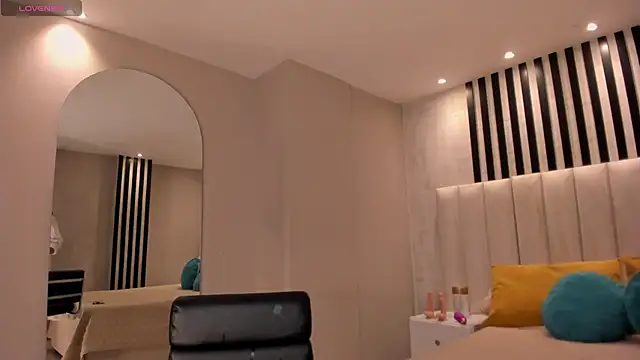 Snapshot of RebeccaWest chatting on 03/19/26, 05:22 RebeccaWest online show from 03/19/26, 05:22
