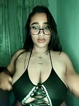 Snapshot of Mia_skyy18 chatting on 04/22/26, 11:50 Mia skyy18 online show from 04/22/26, 11:50