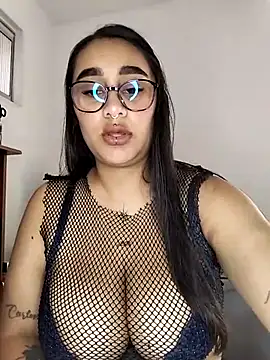 Snapshot of Mia_skyy18 chatting on 05/14/26, 01:40 Mia skyy18 online show from 05/14/26, 01:40