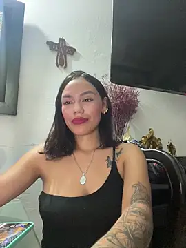 Snapshot of daniela-sexy chatting on 05/27/26, 11:24 daniela-sexy online show from 05/27/26, 11:24