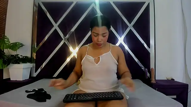 Snapshot of alannaht chatting on 05/24/26, 02:11 alannaht online show from 05/24/26, 02:11