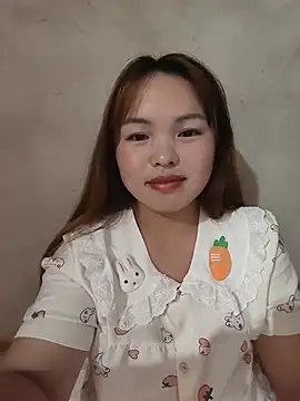 Snapshot of Mina_xYx chatting on 05/27/26, 04:37 Mina xYx online show from 05/27/26, 04:37