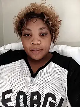 Snapshot of BeverlyQueen15 chatting on 03/31/26, 10:15 BeverlyQueen15 online show from 03/31/26, 10:15