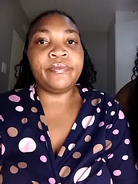 Snapshot of BeverlyQueen15 chatting on 04/09/26, 09:09 BeverlyQueen15 online show from 04/09/26, 09:09
