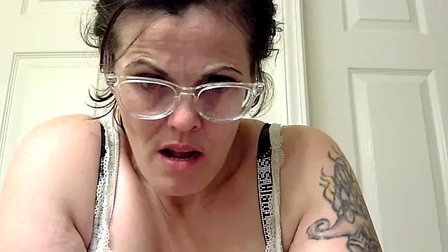 Snapshot of kitty-kitten82 chatting on 04/03/26, 03:04 kitty-kitten82 online show from 04/03/26, 03:04