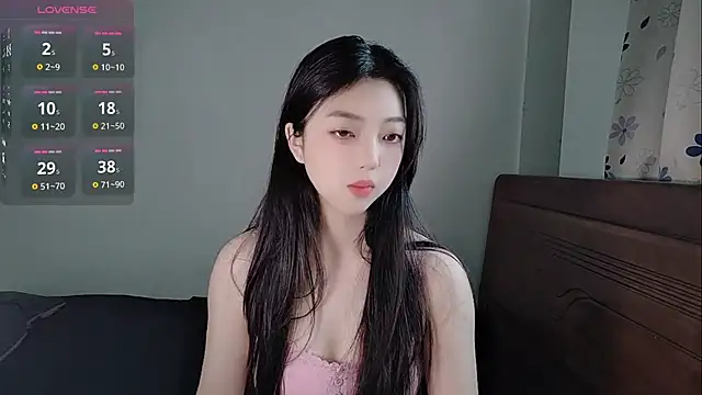 Snapshot of oblakitty_ chatting on 04/08/26, 12:43 oblakitty online show from 04/08/26, 12:43