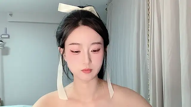 Snapshot of 1X-yiyi chatting on 04/15/26, 12:34 1X-yiyi online show from 04/15/26, 12:34