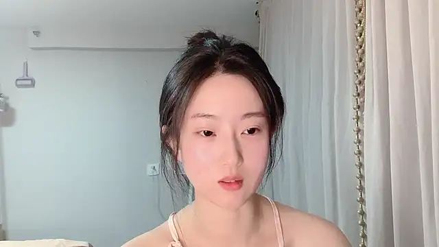 Snapshot of 1X-yiyi chatting on 06/08/26, 02:50 1X-yiyi online show from 06/08/26, 02:50