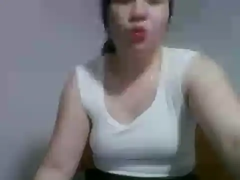 Snapshot of Tits28-2 chatting on 05/14/26, 02:51 Tits28-2 online show from 05/14/26, 02:51