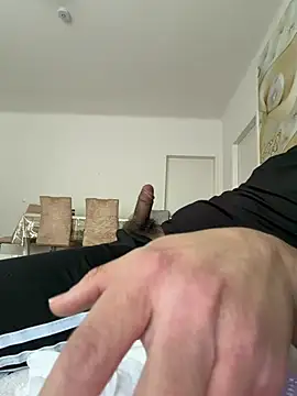Snapshot of bobi7v chatting on 06/11/26, 03:54 bobi7v online show from 06/11/26, 03:54