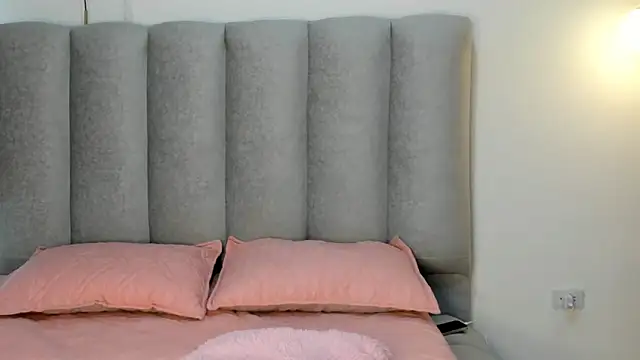 Snapshot of Valentina_lux1 chatting on 05/19/26, 01:39 Valentina lux1 online show from 05/19/26, 01:39